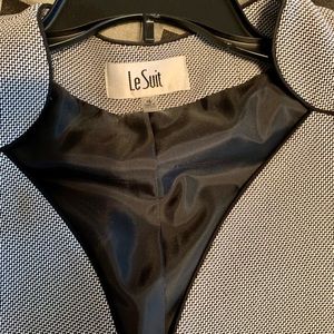 LeSuit 2 piece skirt suit